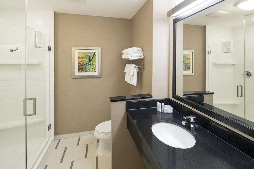 Fairfield Inn Suites Houston Pasadena 11/32