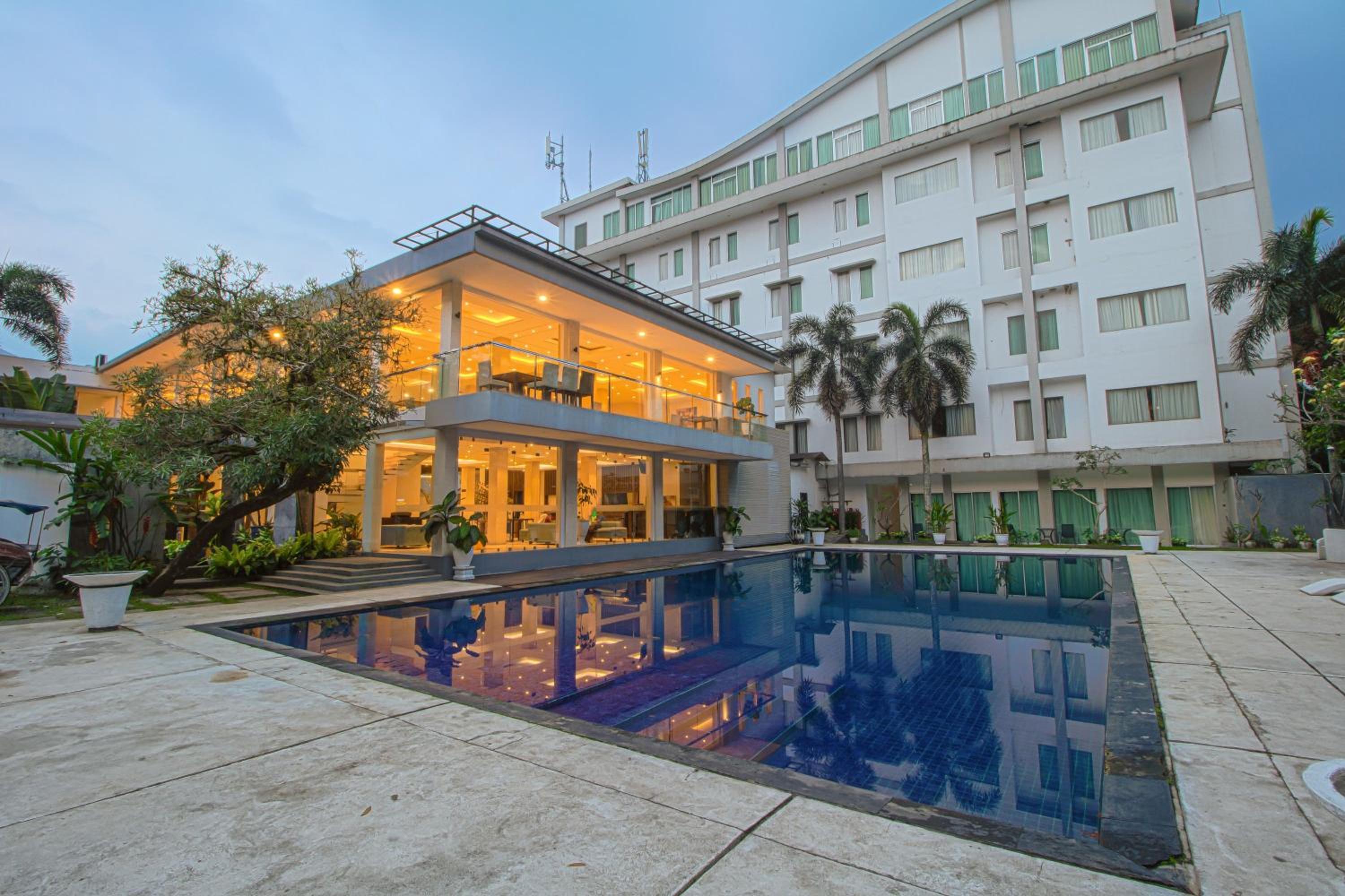Grand Arjuna Hotel Formerly Sheo Resort Hotel 7/50