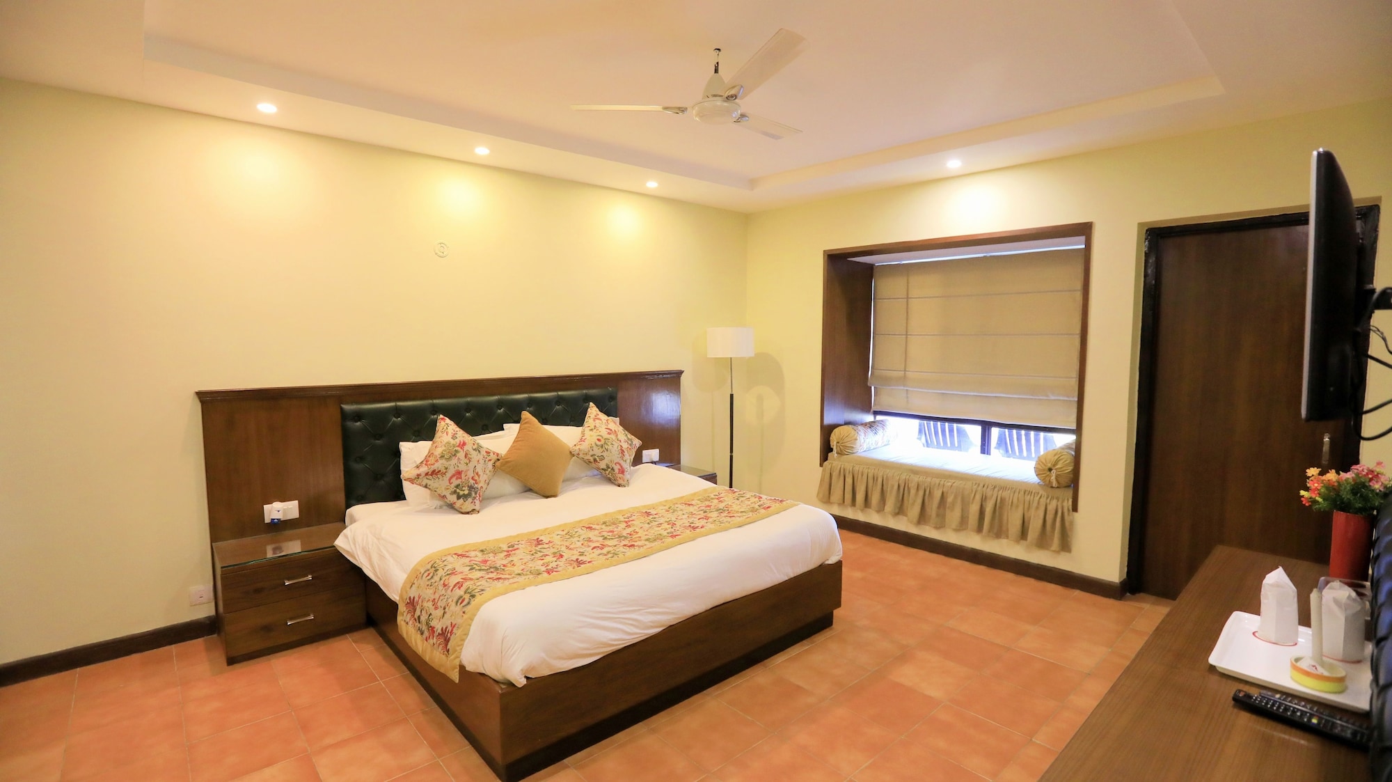 Deluxe, Double Bed, Hill View