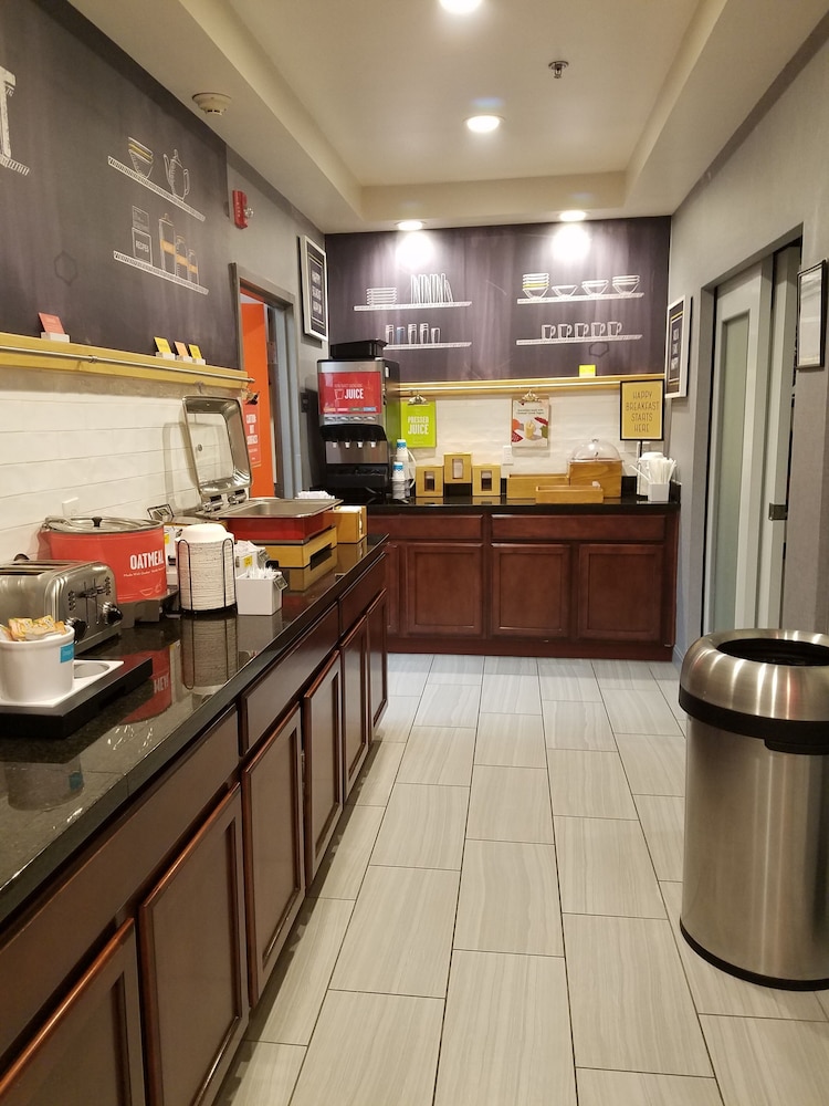 Hampton Inn Kansas City/Blue Springs 4/36