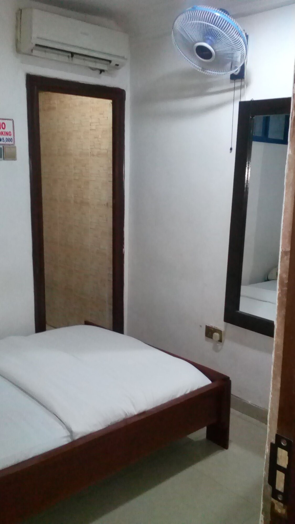 1 BEDROOM, ECONOMY, SINGLE, ACCESSIBLE