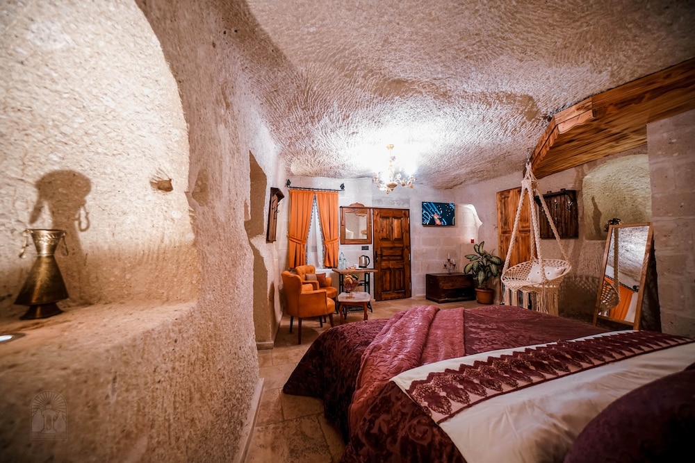 CAVE, DELUXE
