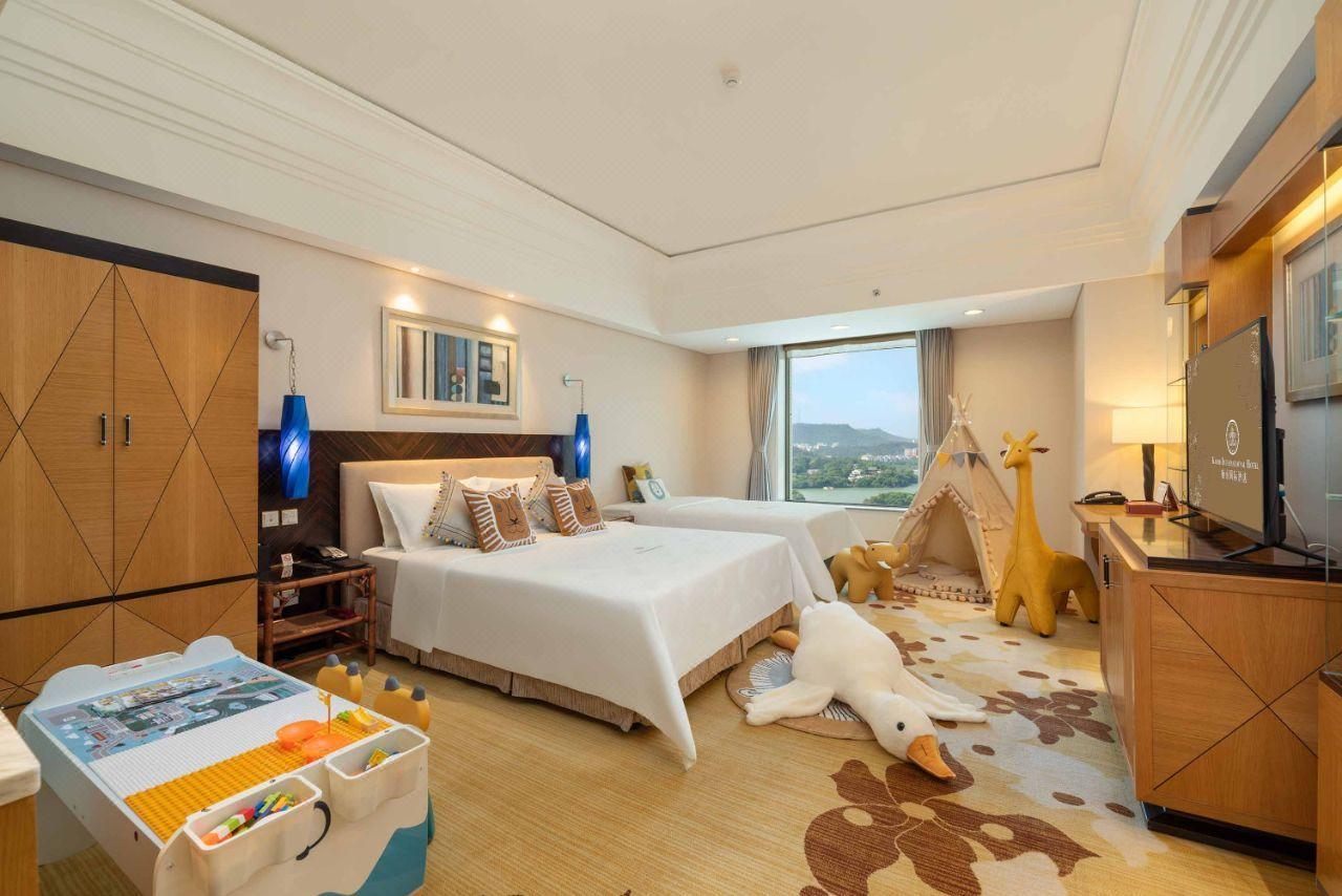 West, Fun, Family, 1 Queen and 1 Single Bed, Night View