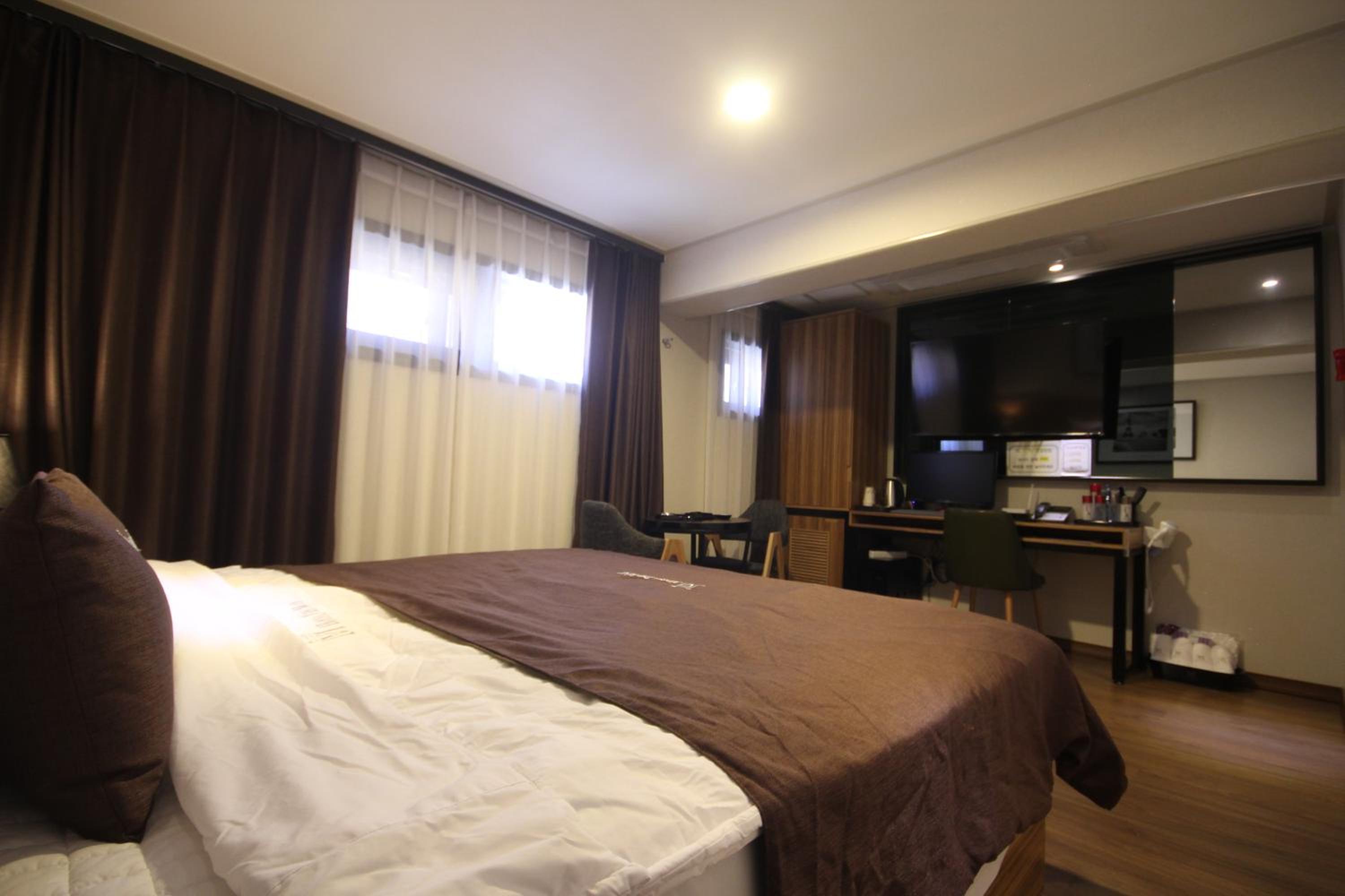 Room, Double Bed