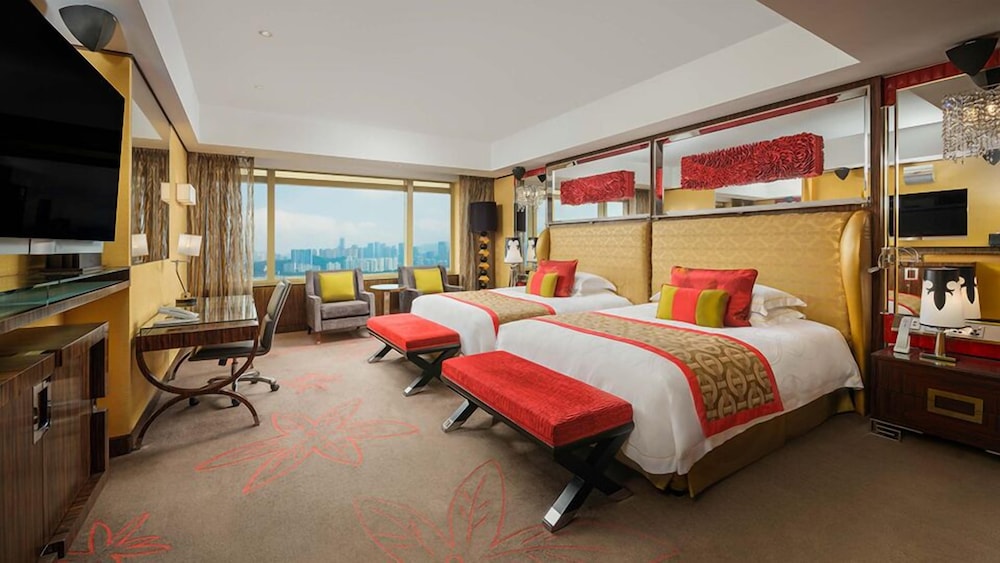 DELUXE, TWIN BEDS, LAKE VIEW