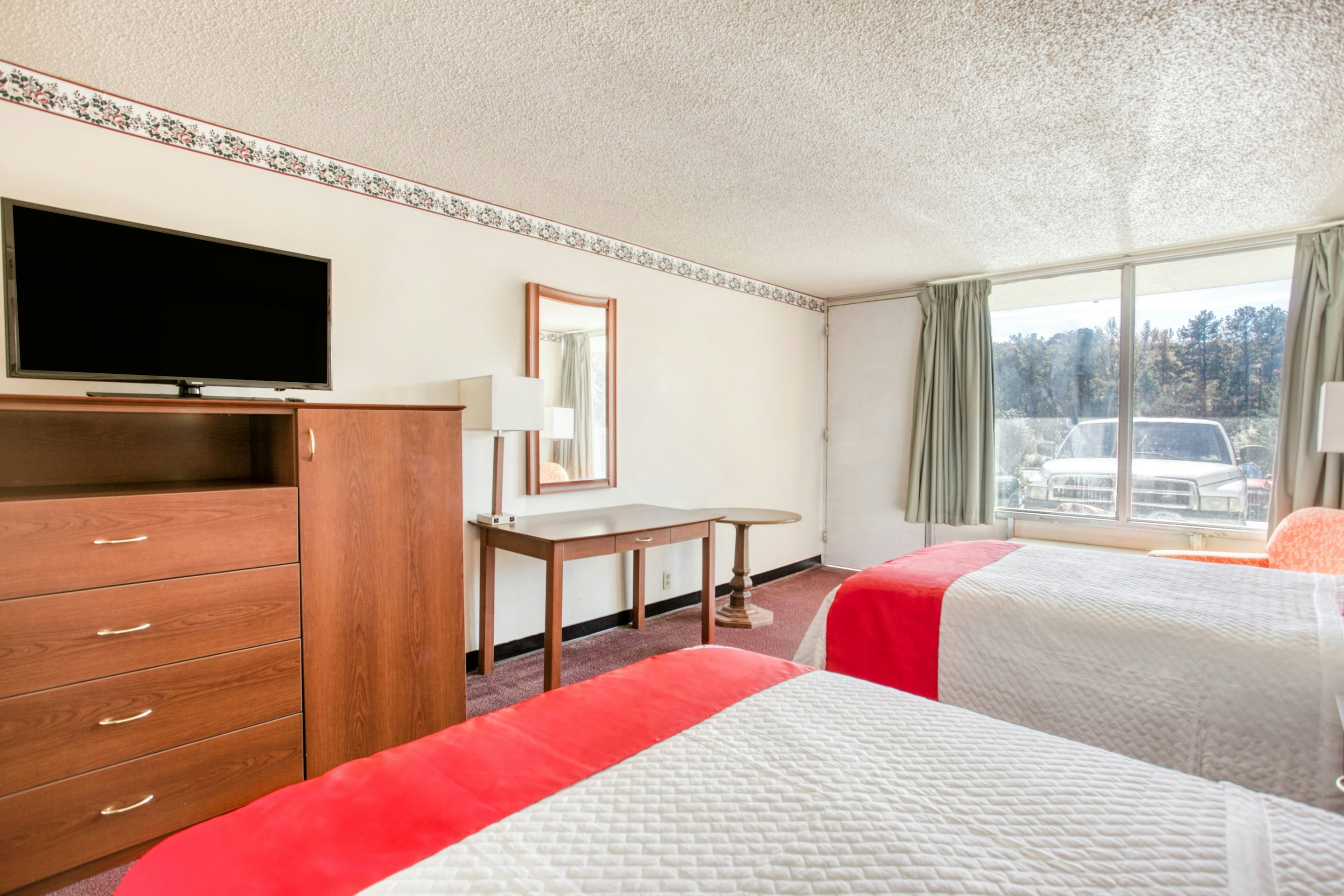 Travelers Inn By OYO, Templeton VA 24/42