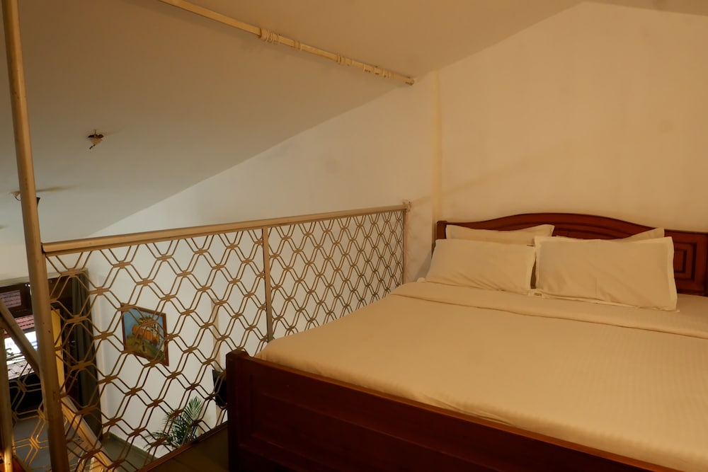 Falcon Resorts 54/70