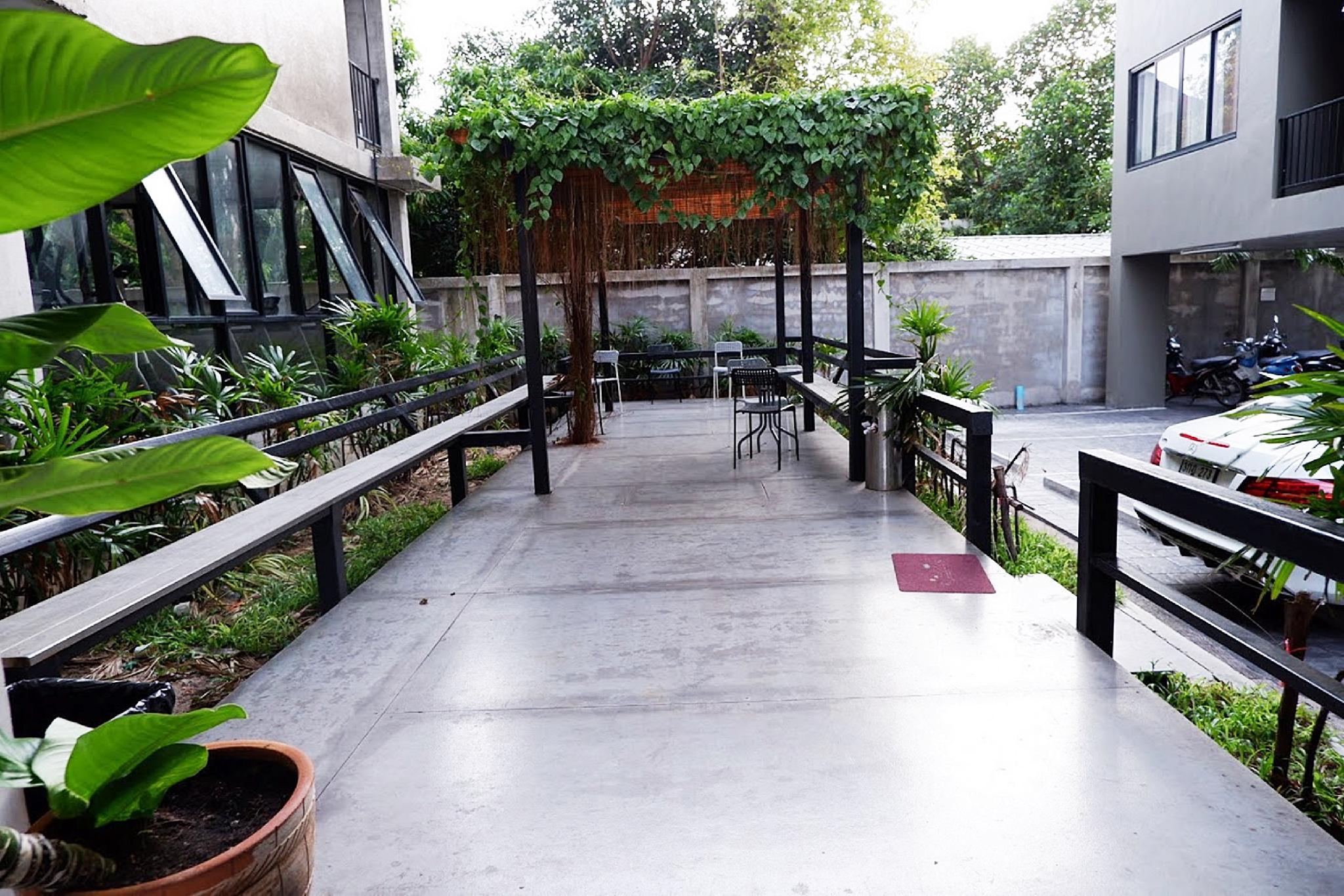 Izen Plus Budget Hotel & Residences 55/57