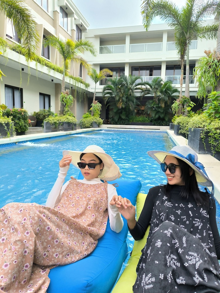 ILLIRA Lite Hotel Praya 53/59