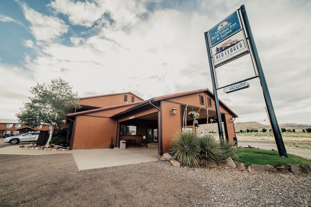 Red Ledges Inn 46/50