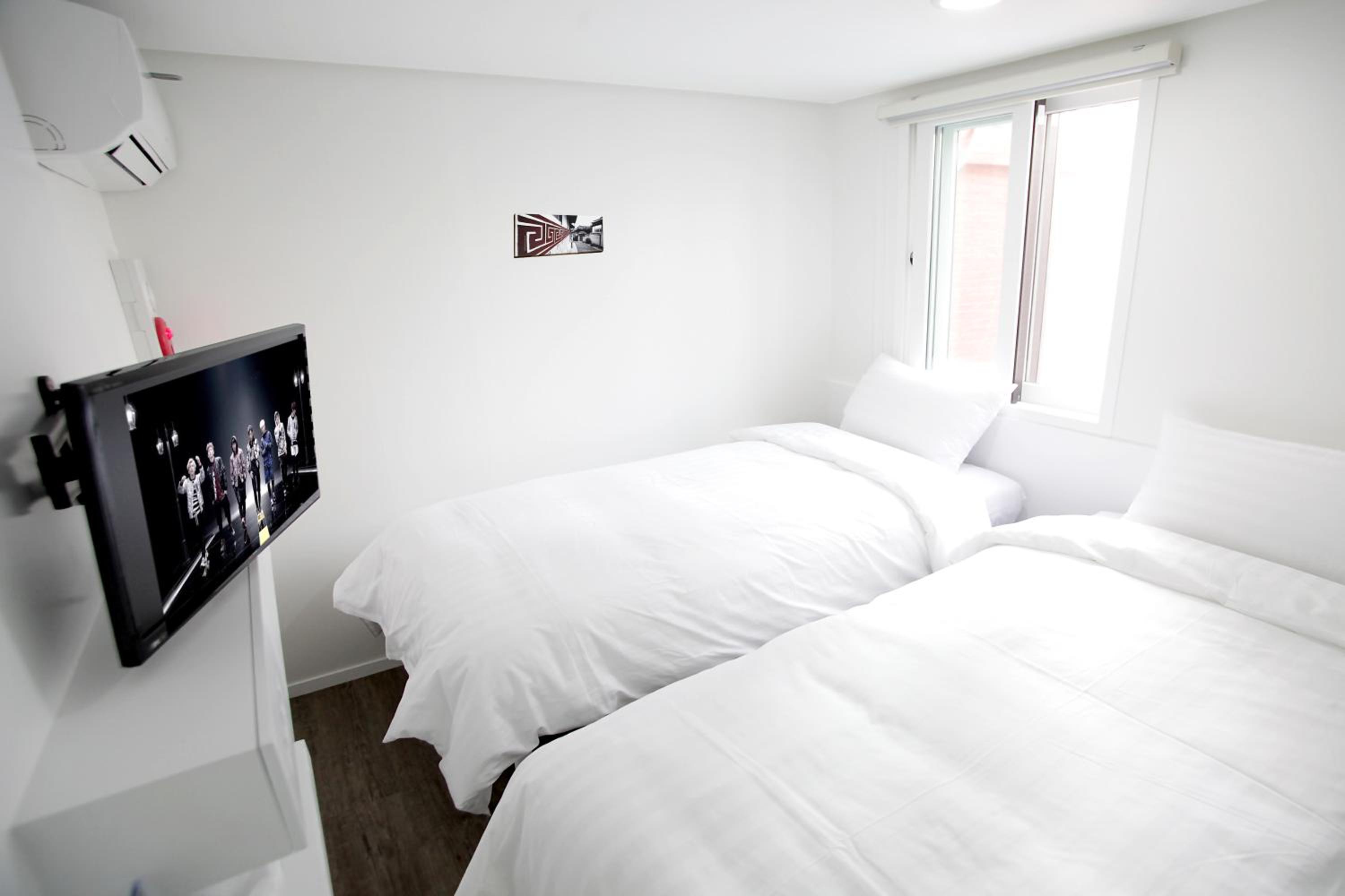 ROOM, TWIN BEDS, TERRACE