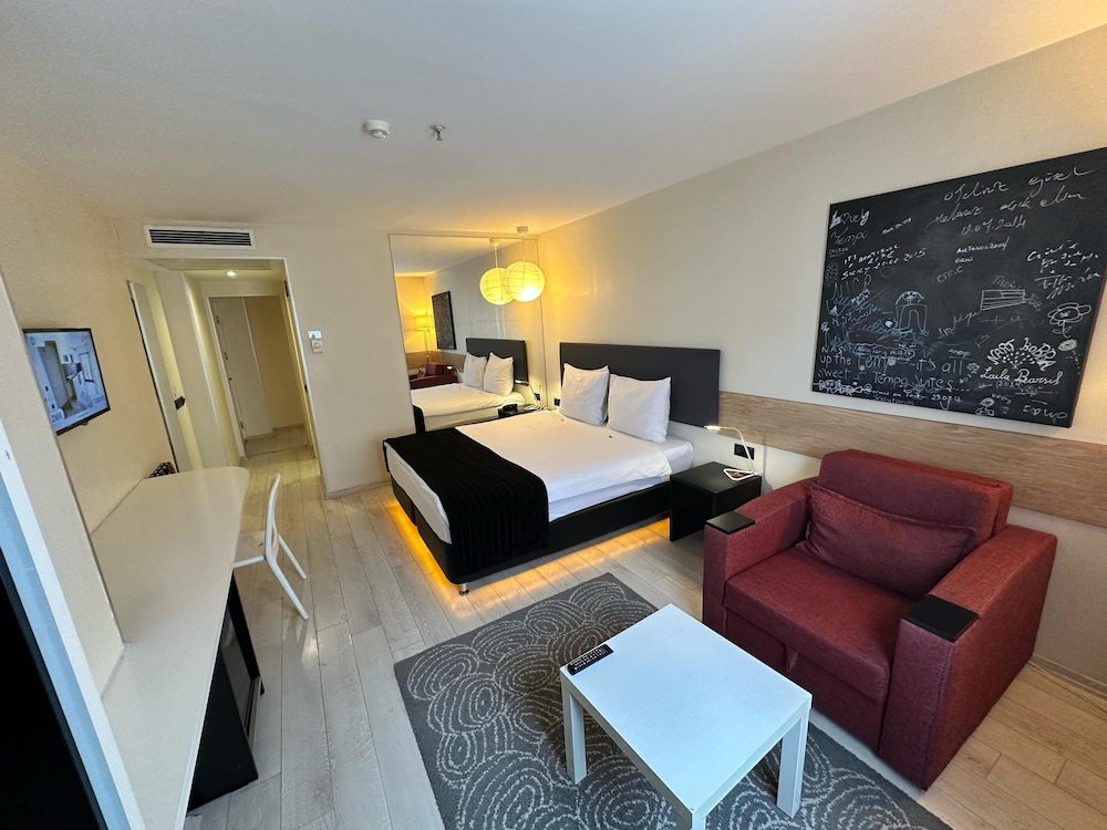 TEMPO FAIR SUITES 41/65