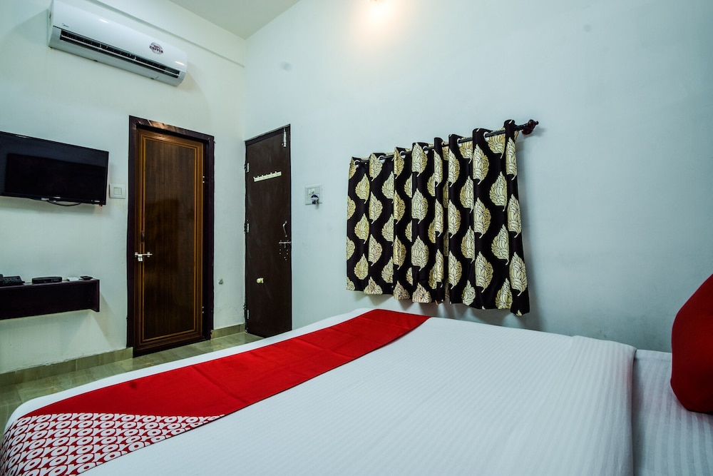 Oyo 10682 Hotel Blue Lotus 11/17