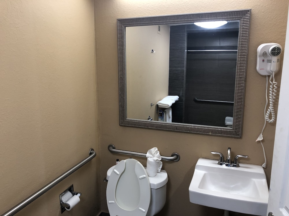 Days Inn By Wyndham Columbus 15/54
