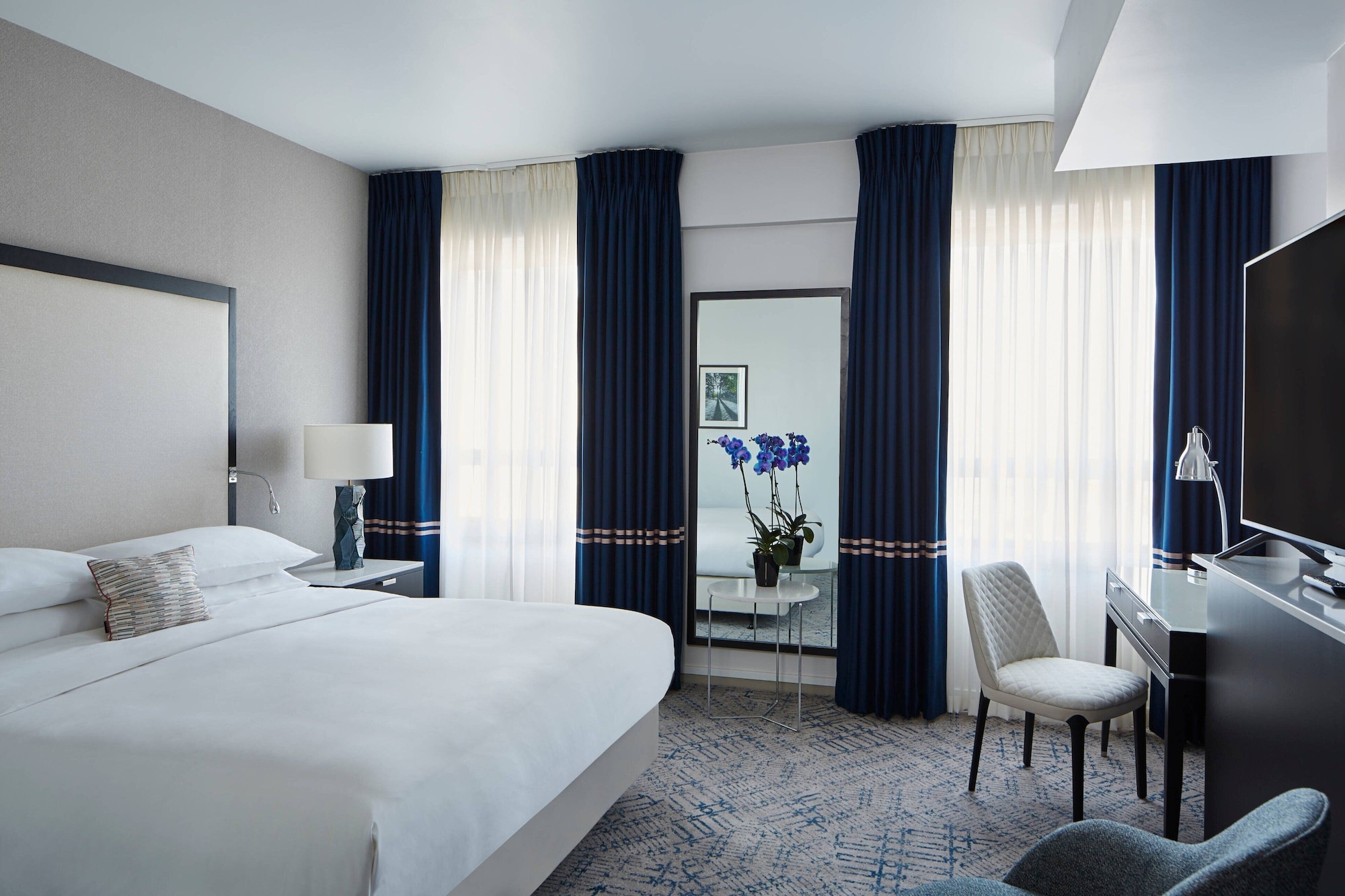 SUPERIOR, KING BED