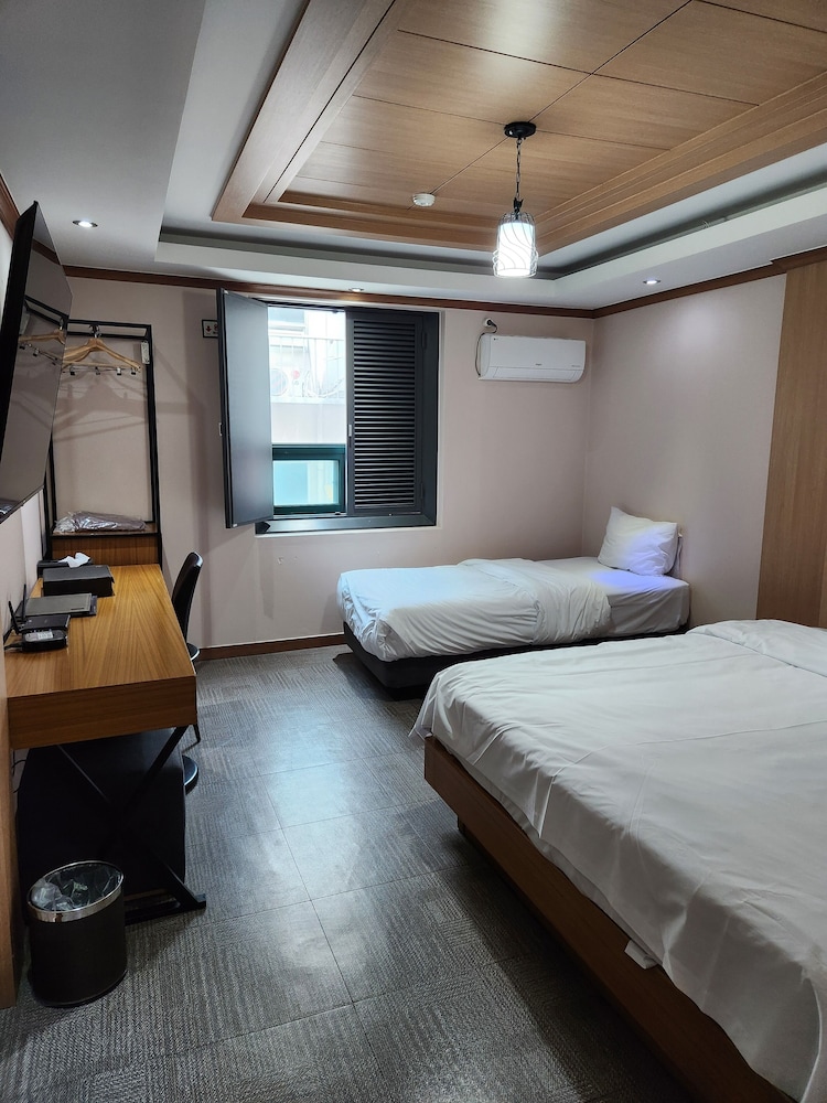Central Plaza Hotel 20/50
