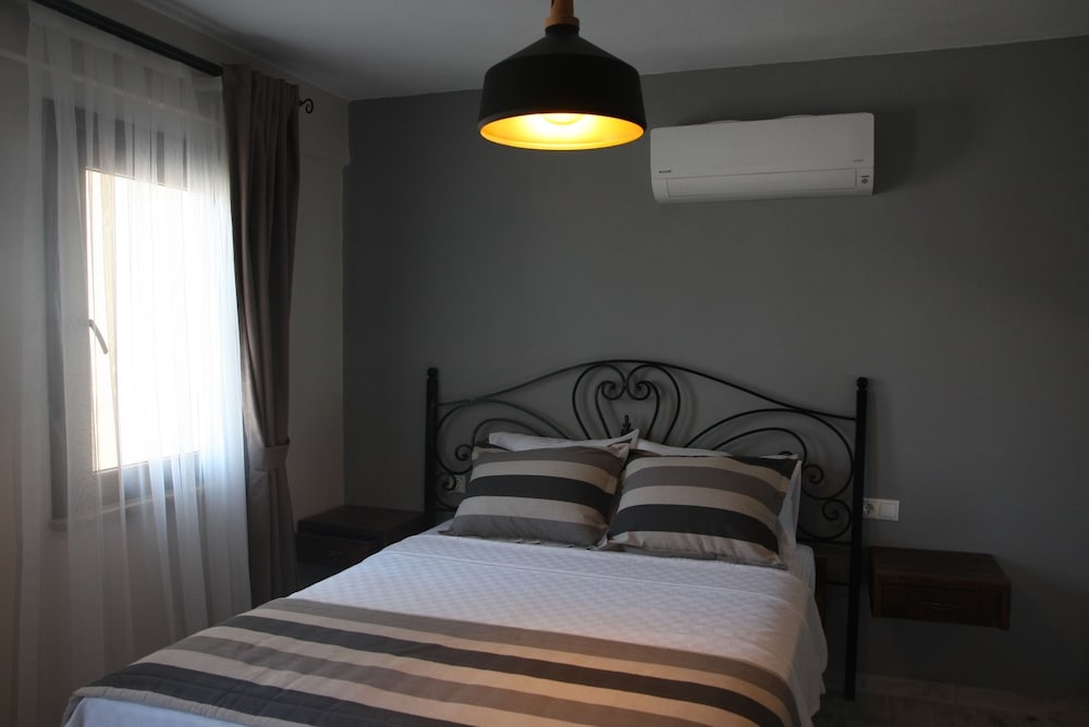 Tenedion Hotel 20/25