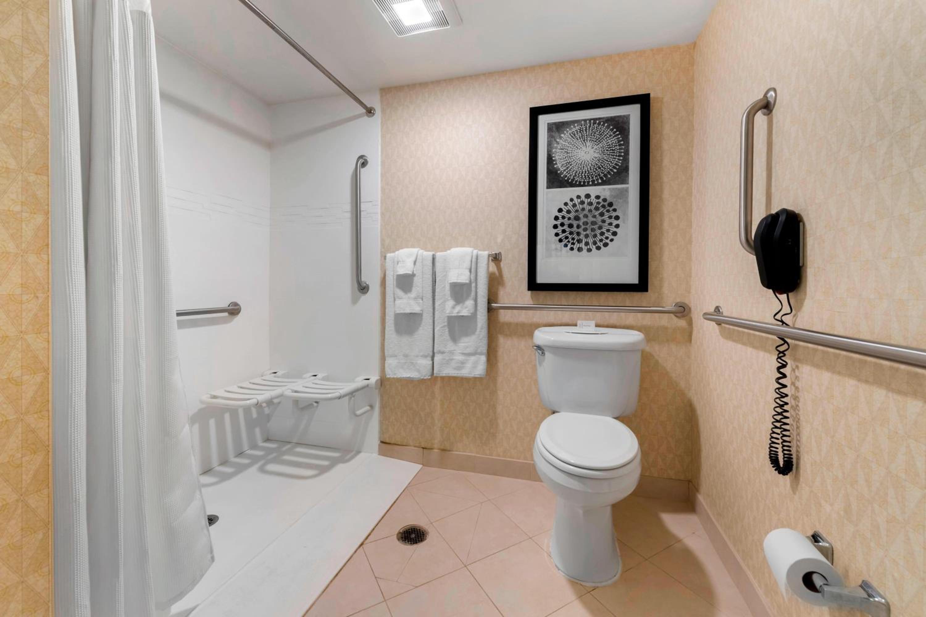جناح بسريرين كينج بغرفتي نوم مع أريكة، Residence Inn Columbus 2/5