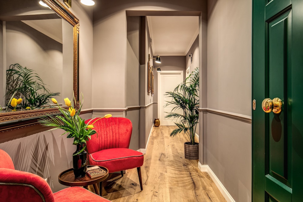 Tree Charme Parliament Boutique Hotel 53/73