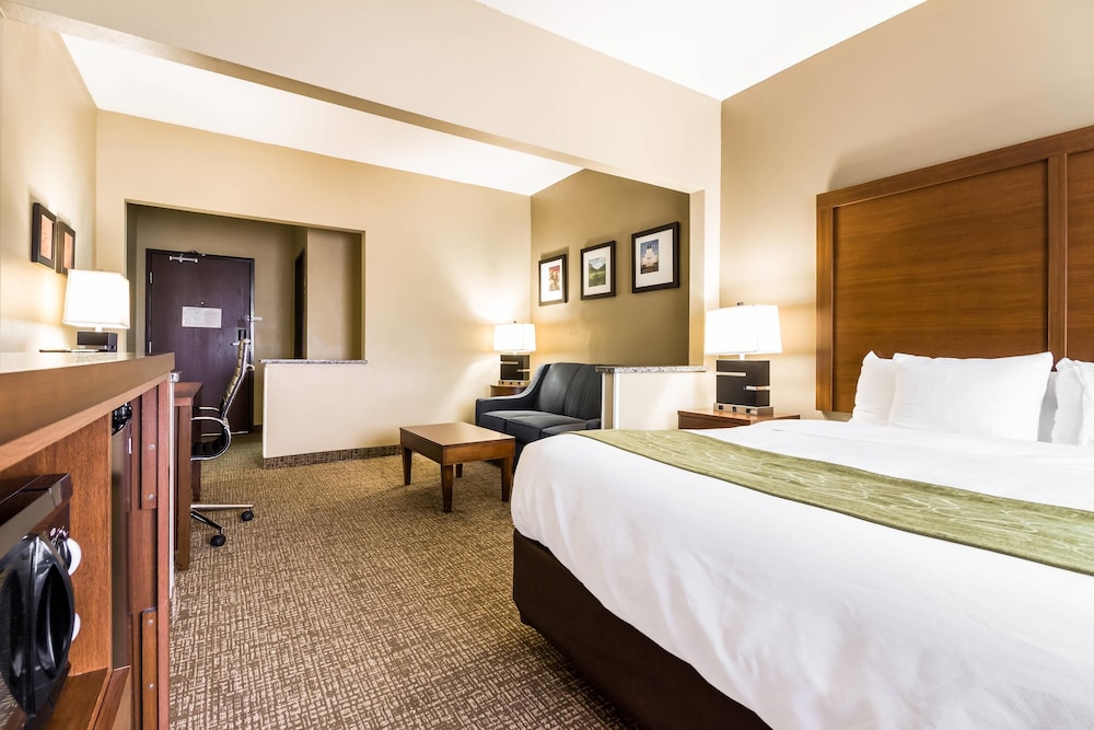 SUITE, KING BED