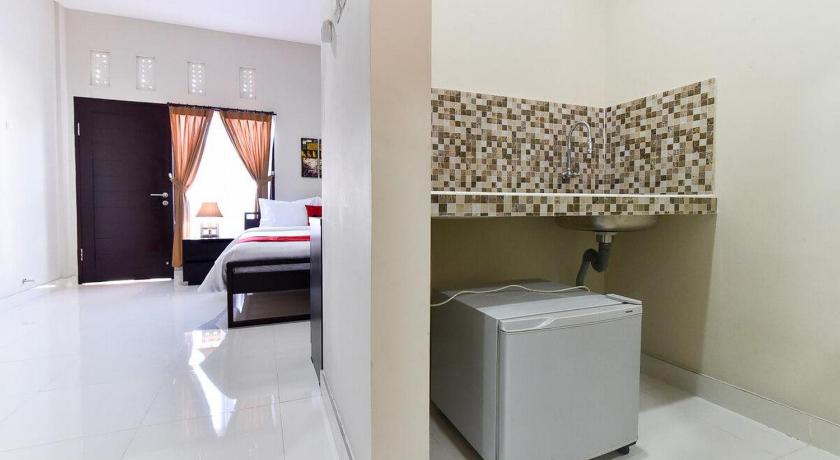 Reddoorz Plus Near Jalan Imam Bonjol Denpasar 28/28