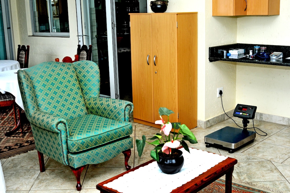 All Seasons Boutique Hotel 79/100