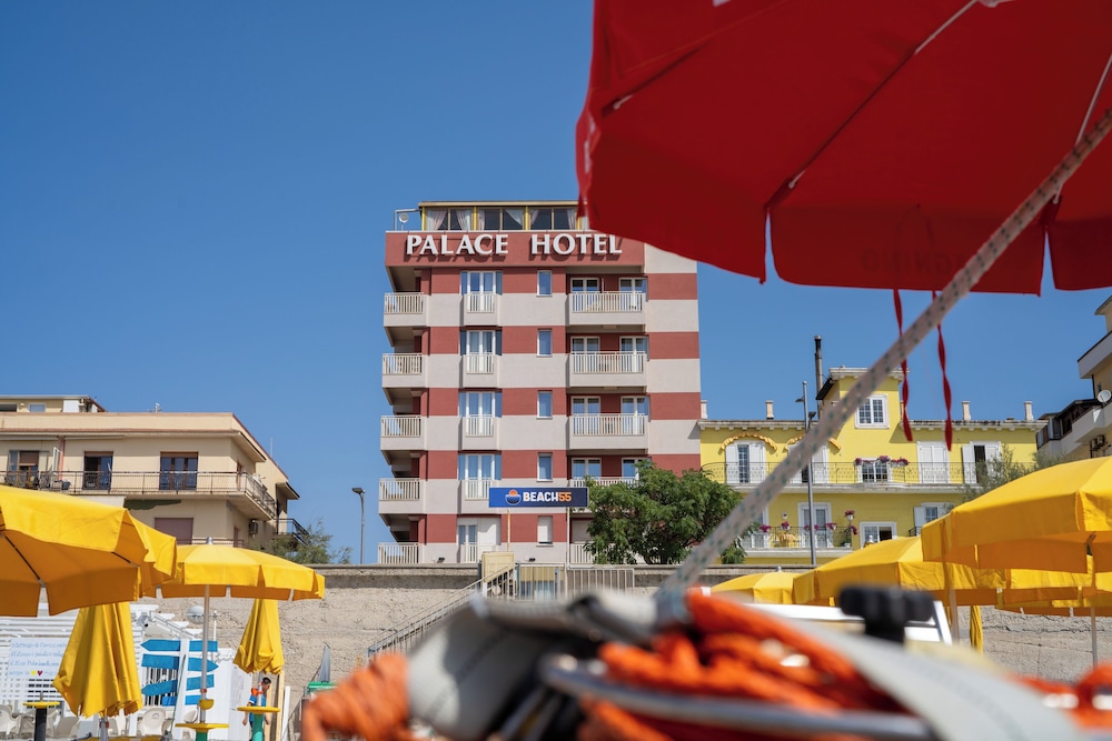 Palace Hotel 4/50