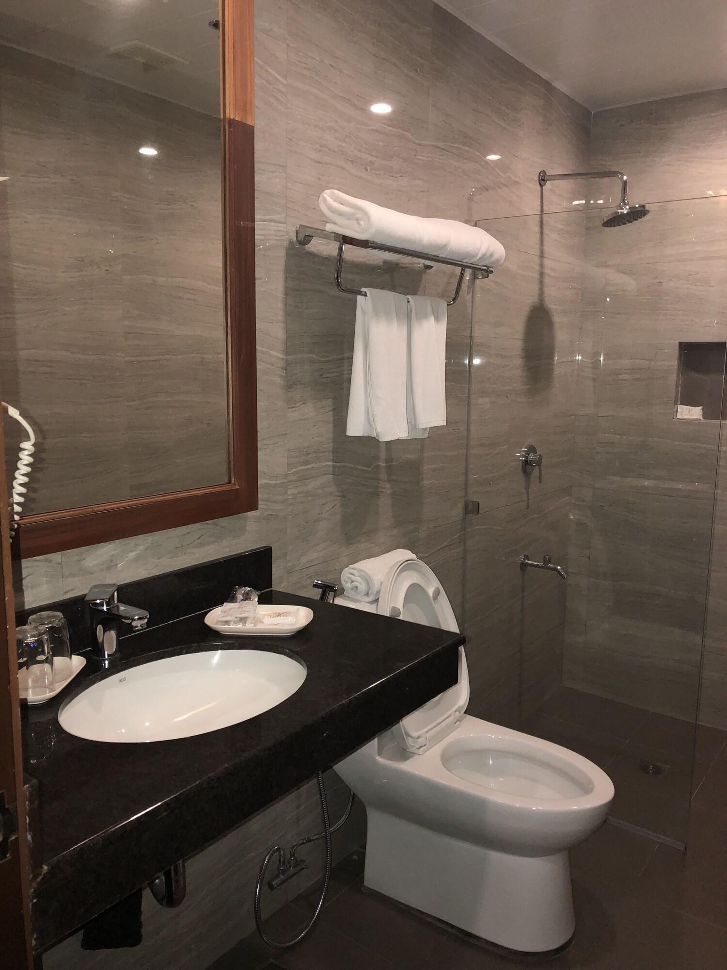V Hotel And Apartel 26/28