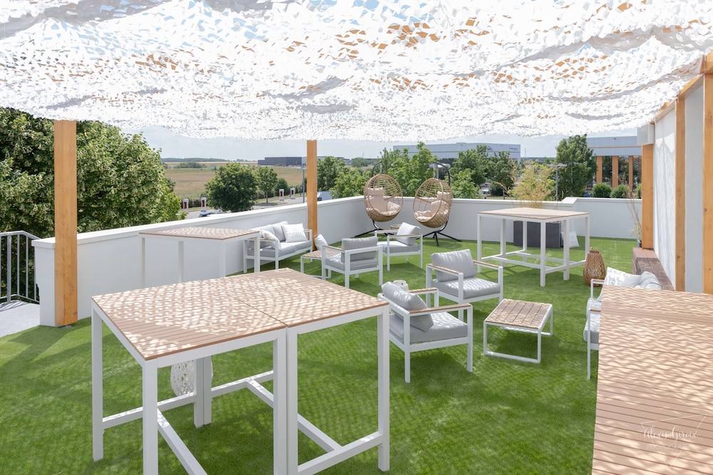 MERCURE Chartres Est 61/65