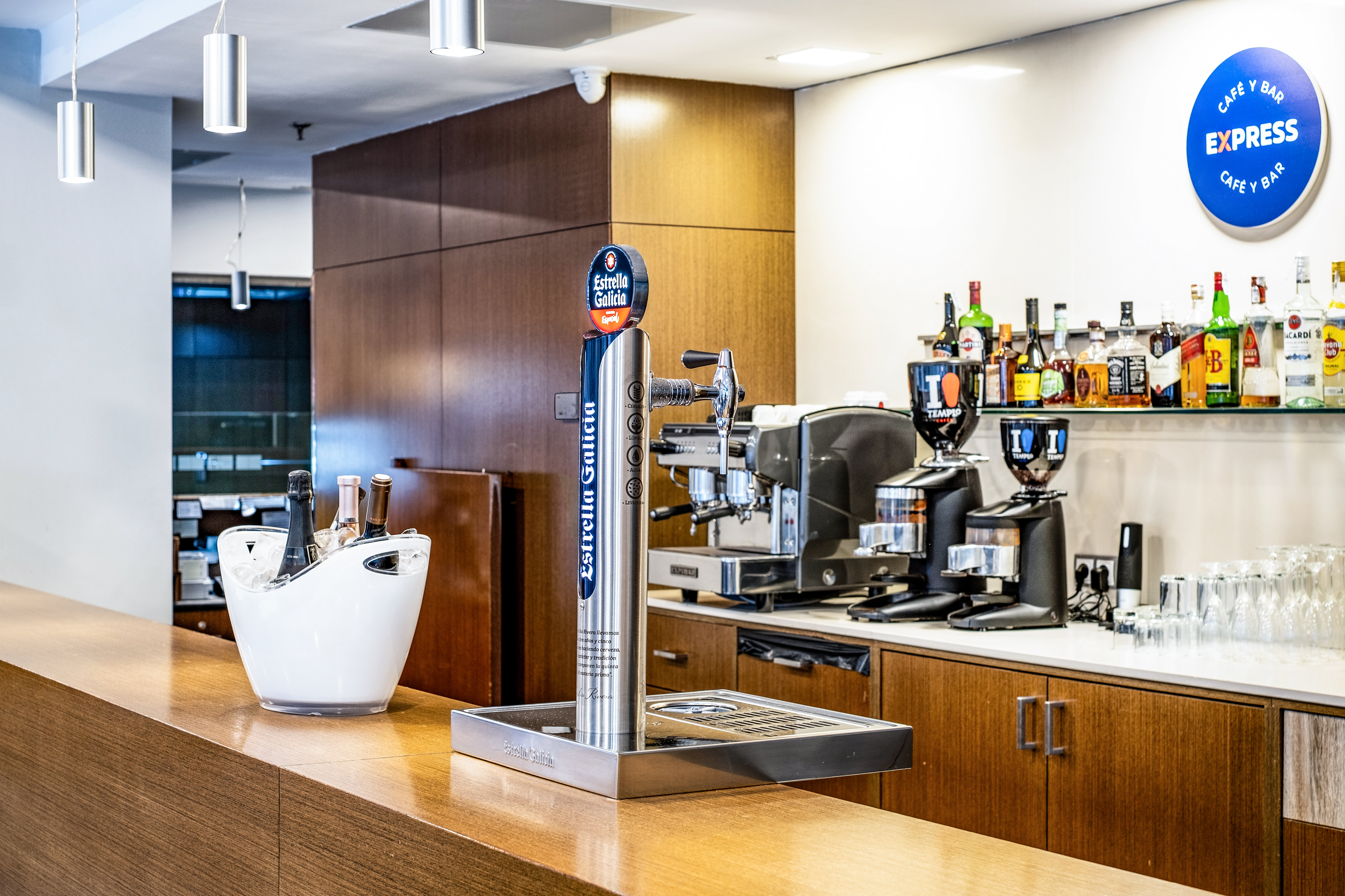 Holiday Inn Express Barcelona City 22at 42/72