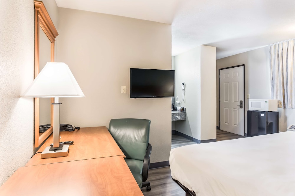 Americas Best Value Inn Lebanon MO 18/38