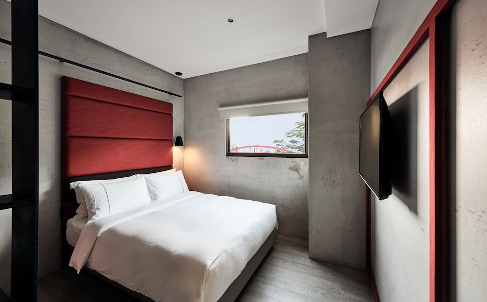 Water Front Hotel 27/67