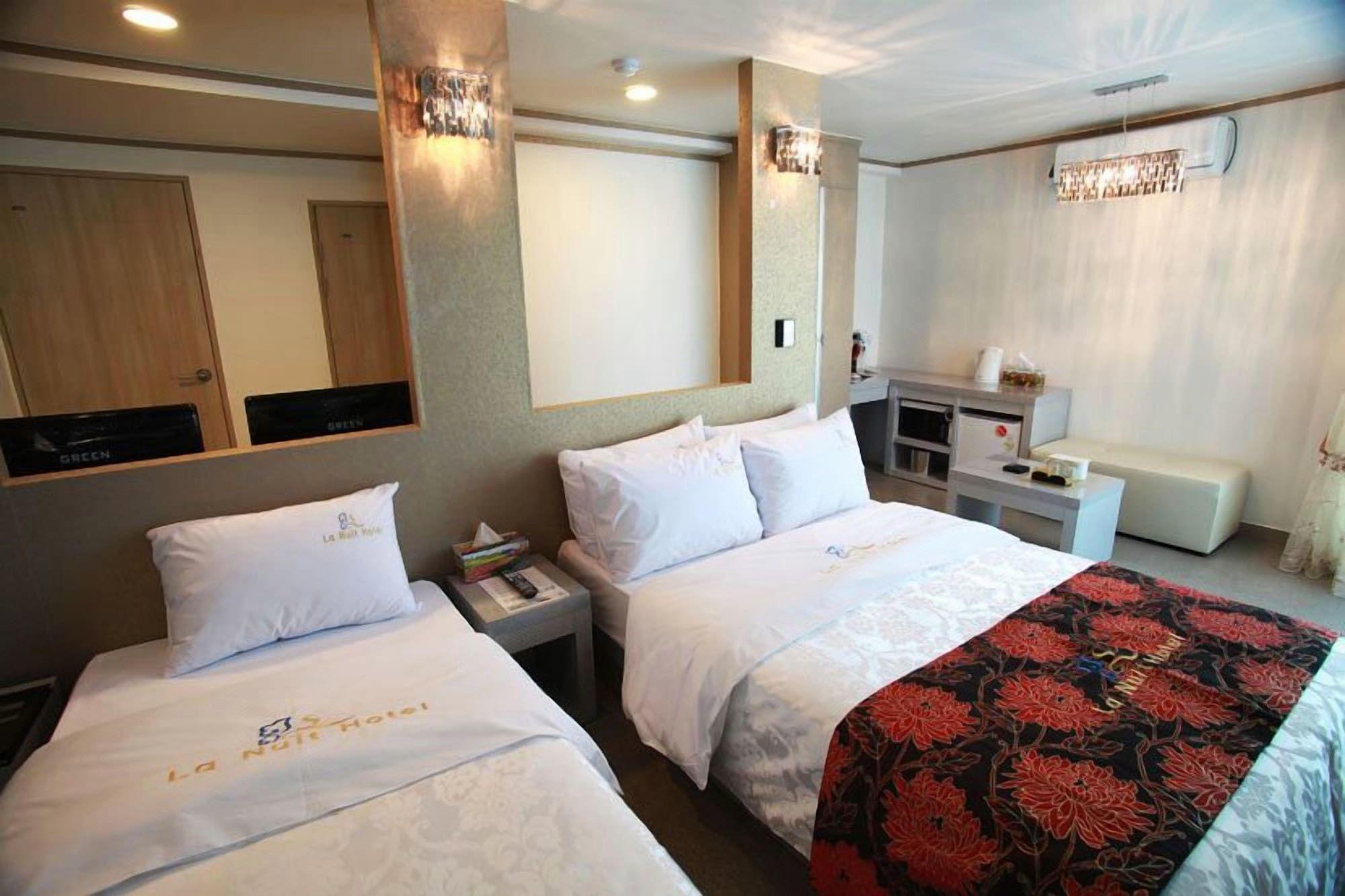 LA NUIT HOTEL 16/22