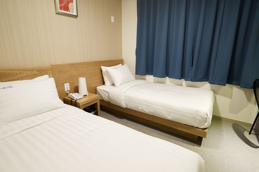 DELUXE, TWIN BEDS
