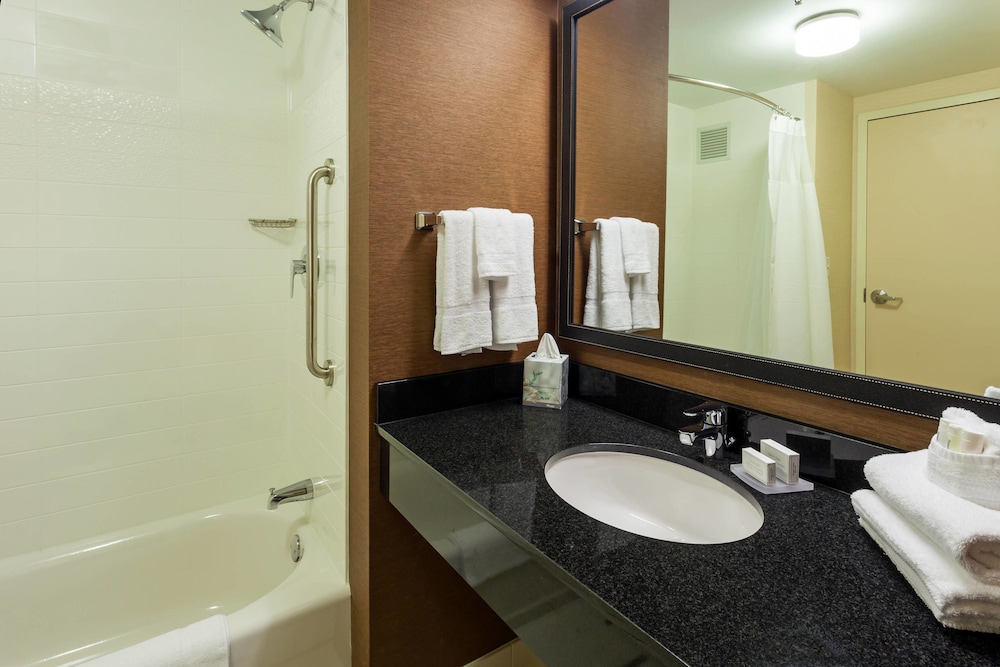 FAIRFIELD INN & SUITES CHICAGO DOWNTOWN/RIVER NORTH 4/47