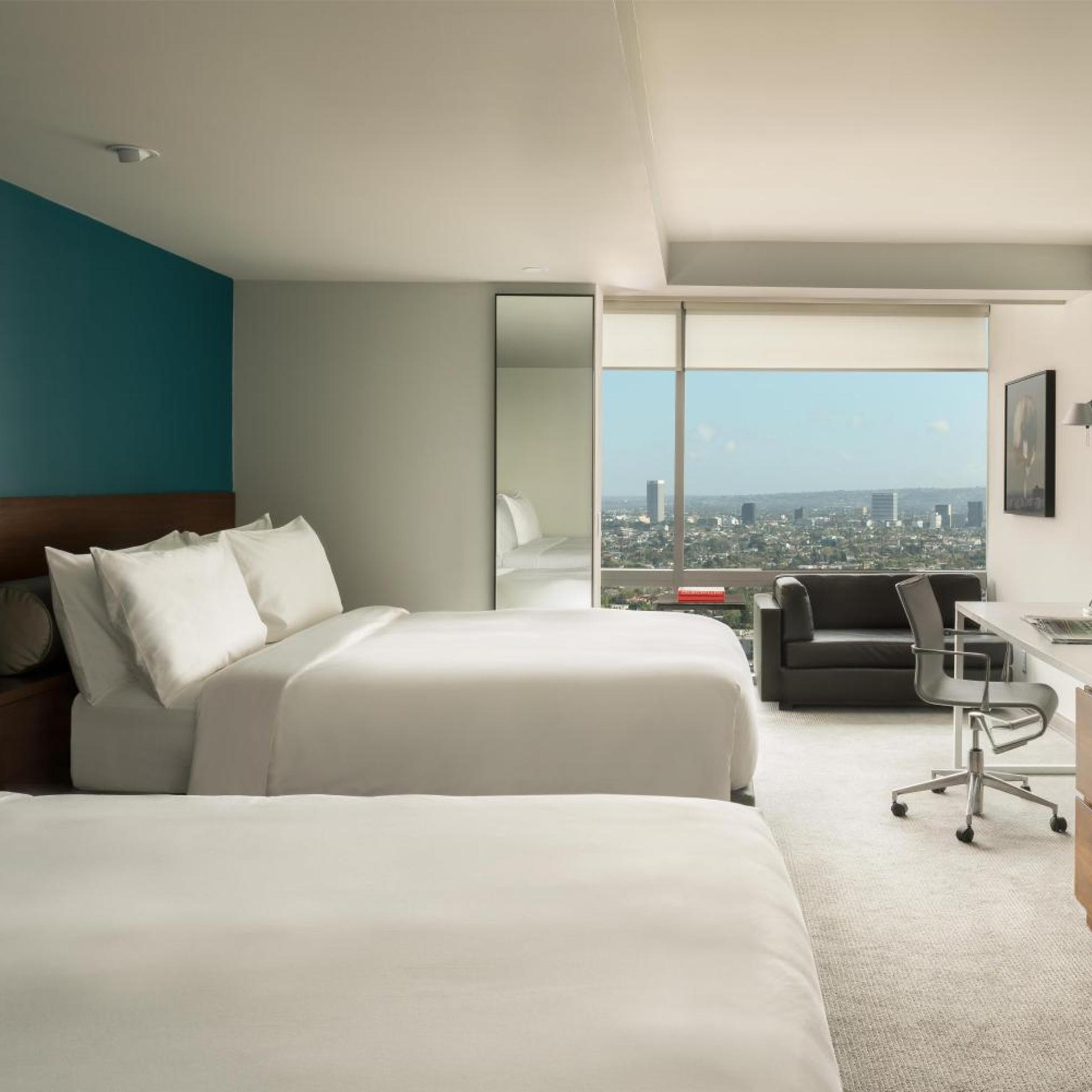 Room, 2 Queen Beds, Street View