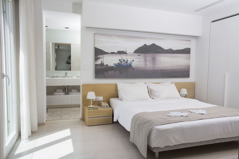 Patmos Aktis Suites And Spa 38/86
