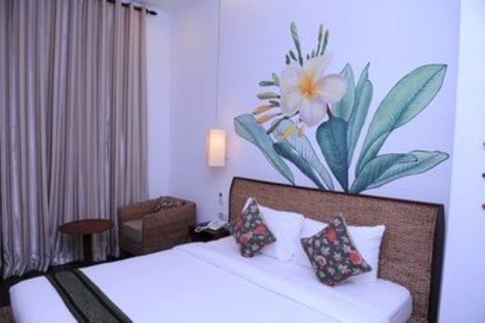 Monsoon Riverside Hotel 7/31