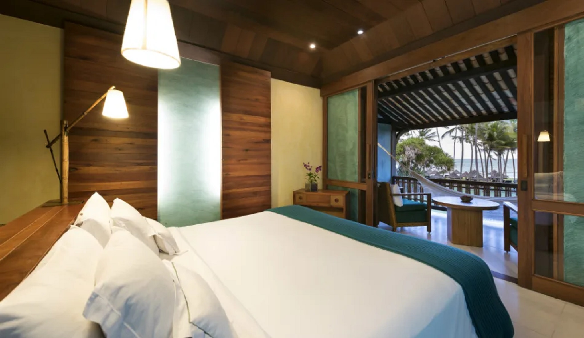 Club, King Bed