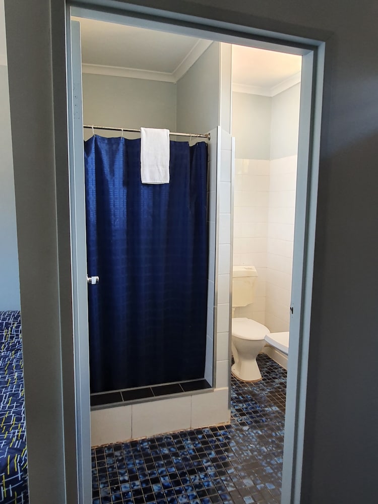 Kooyong Hotel 10/25