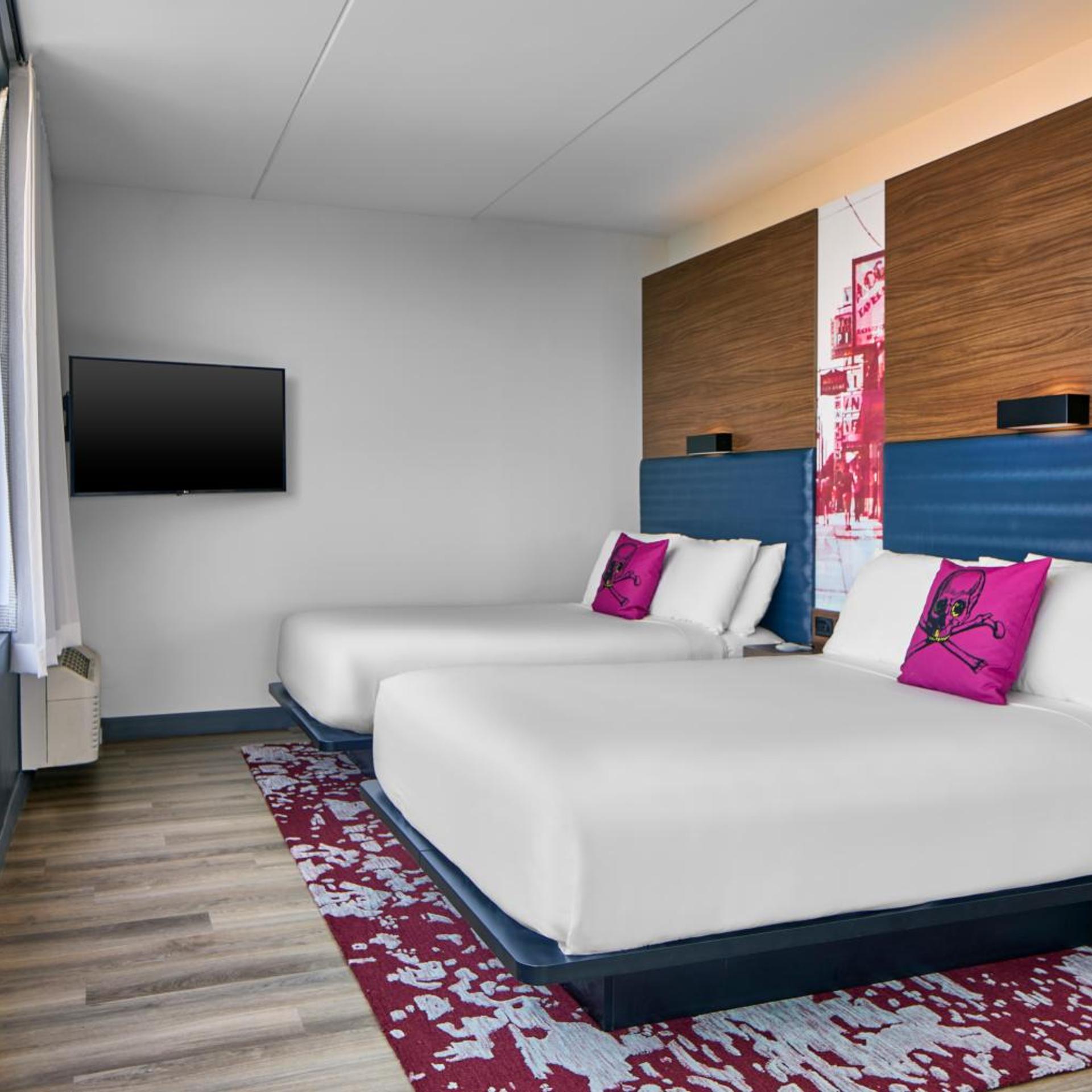 Ultra Savvy, Suite, 2 Queen Beds, Sofa