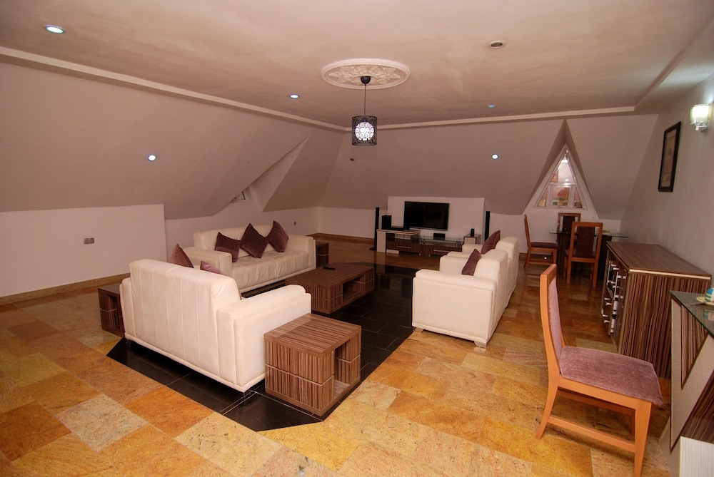 The Grosvenor Suite 16/47