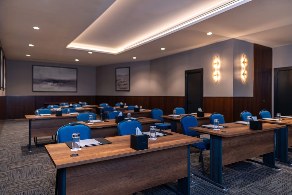 Radisson Blu Hotel Amman, Galleria Mall 47/50