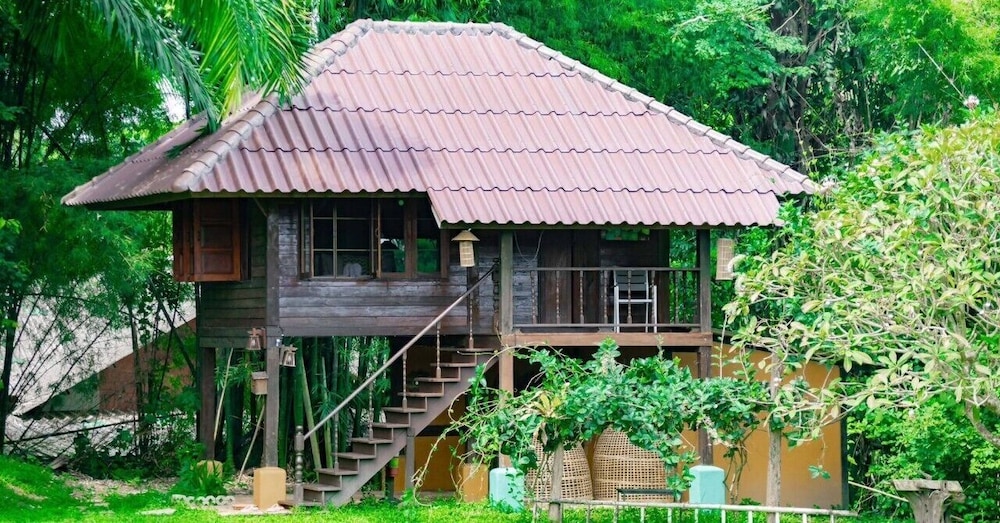 Palette Luxe Elephant Camp Maerim in MAE RIM