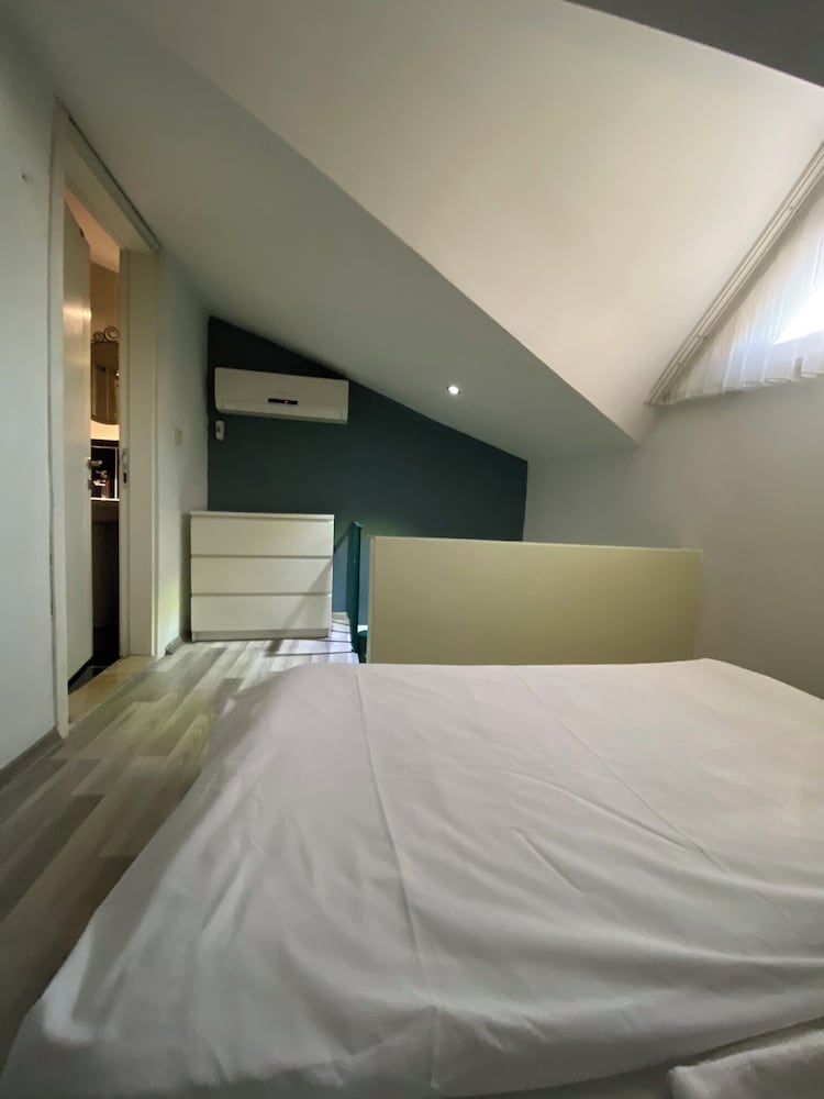 1 BEDROOM, DUPLEX, FAMILY, CITY VIEW