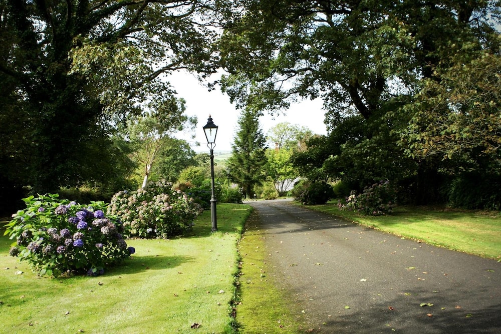 Collaven Manor Hotel 67/78
