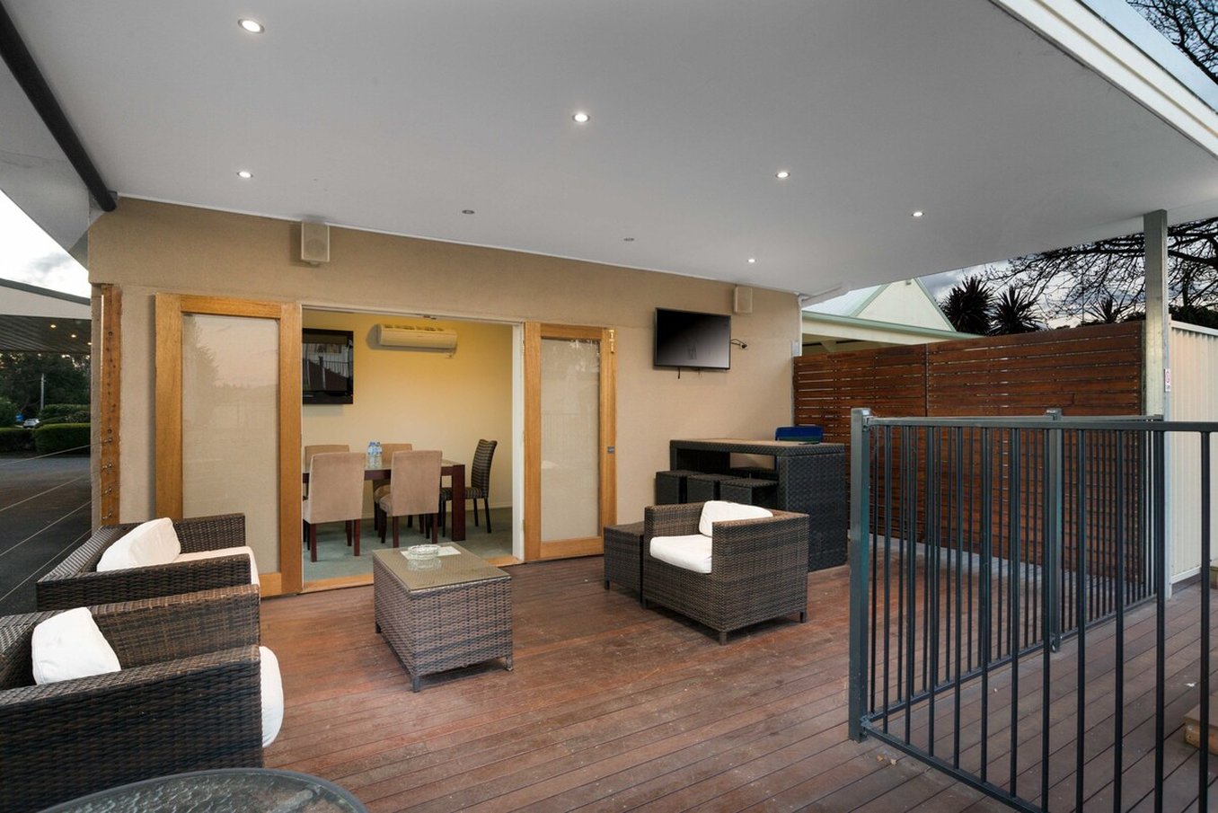 New Crossing Place Motel 26/43