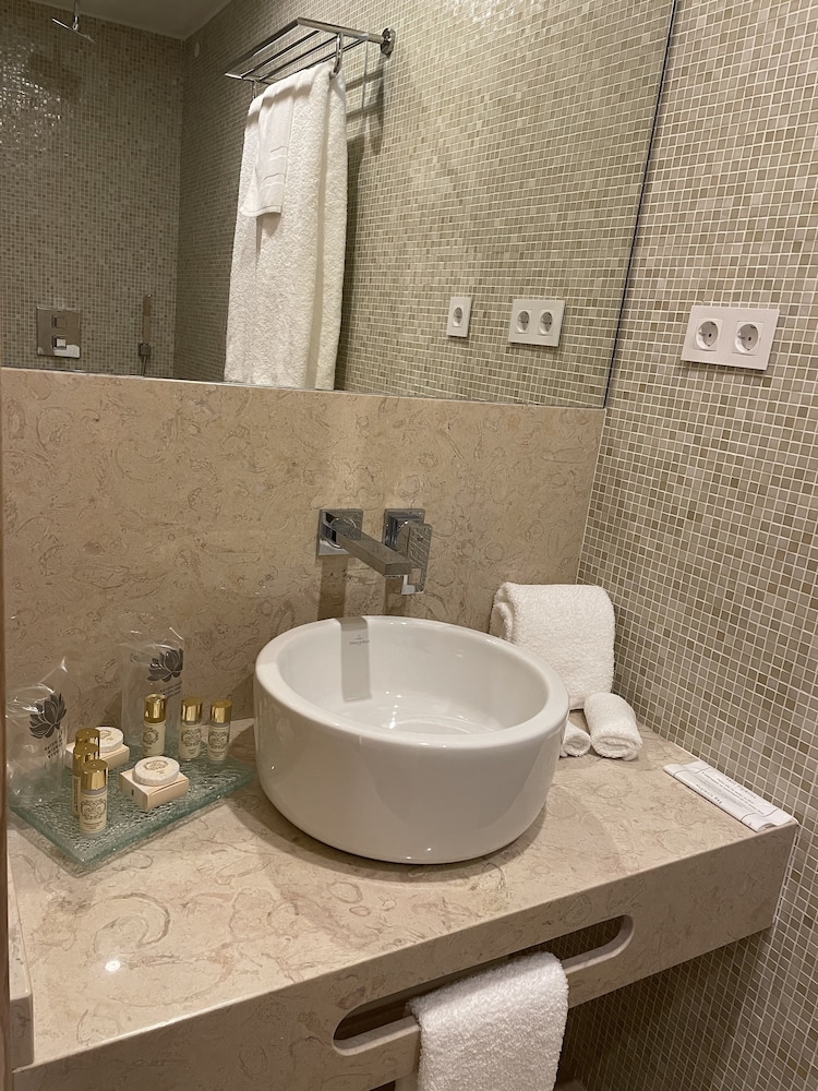 Castelo Hotel 60/64