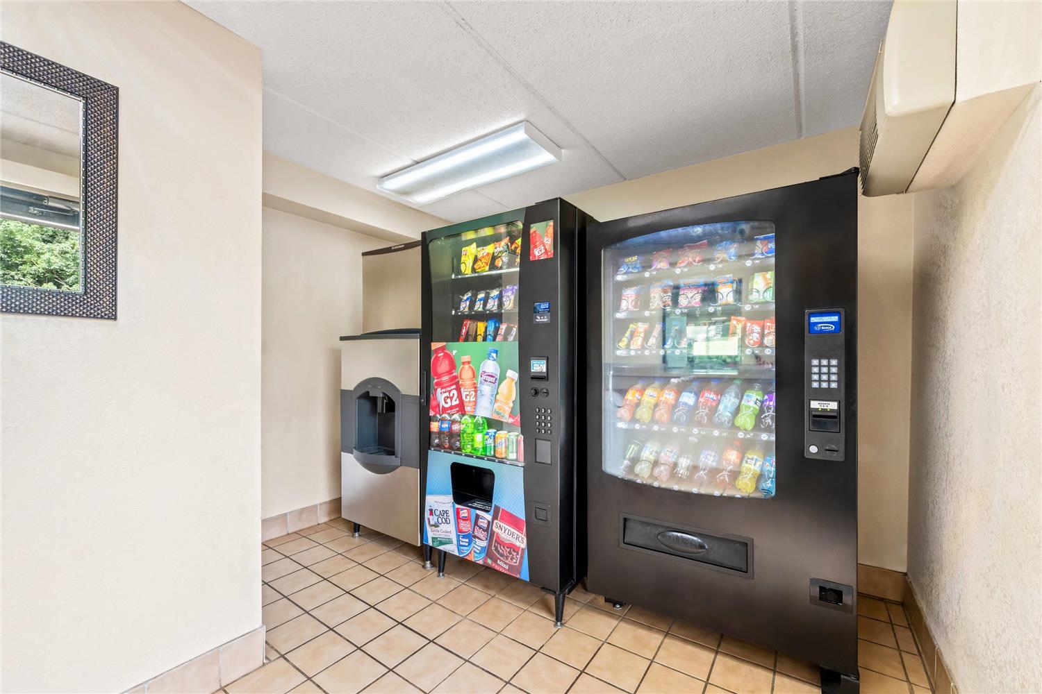Econo Lodge Hickory 17/21
