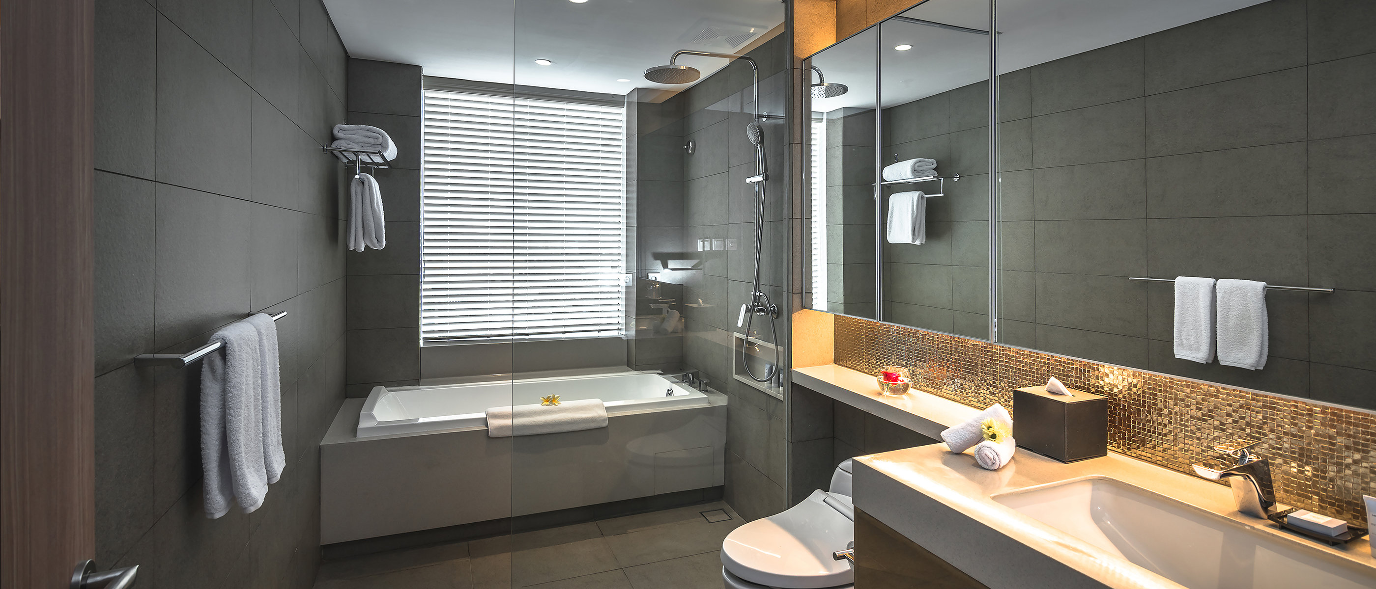 Oakwood Hotel And Residence Surabaya 32/36